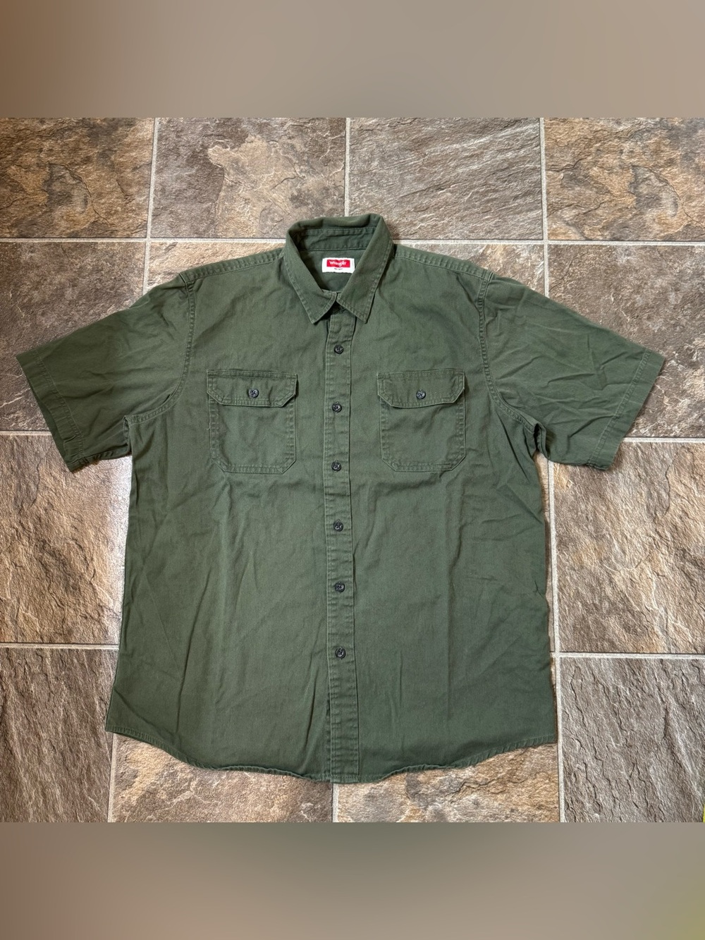 Wrangler Mens Large Olive Green Short Sleeve Button Up Shirt Workwear Cotton